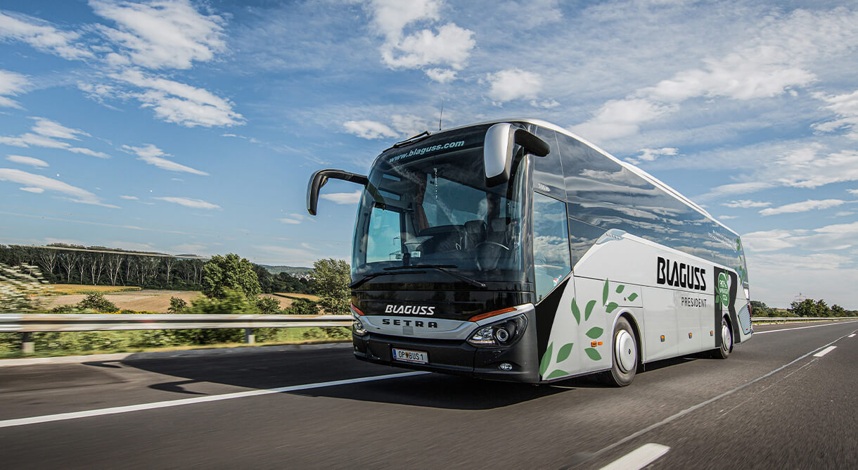 Blaguss President Bus in Fahrt