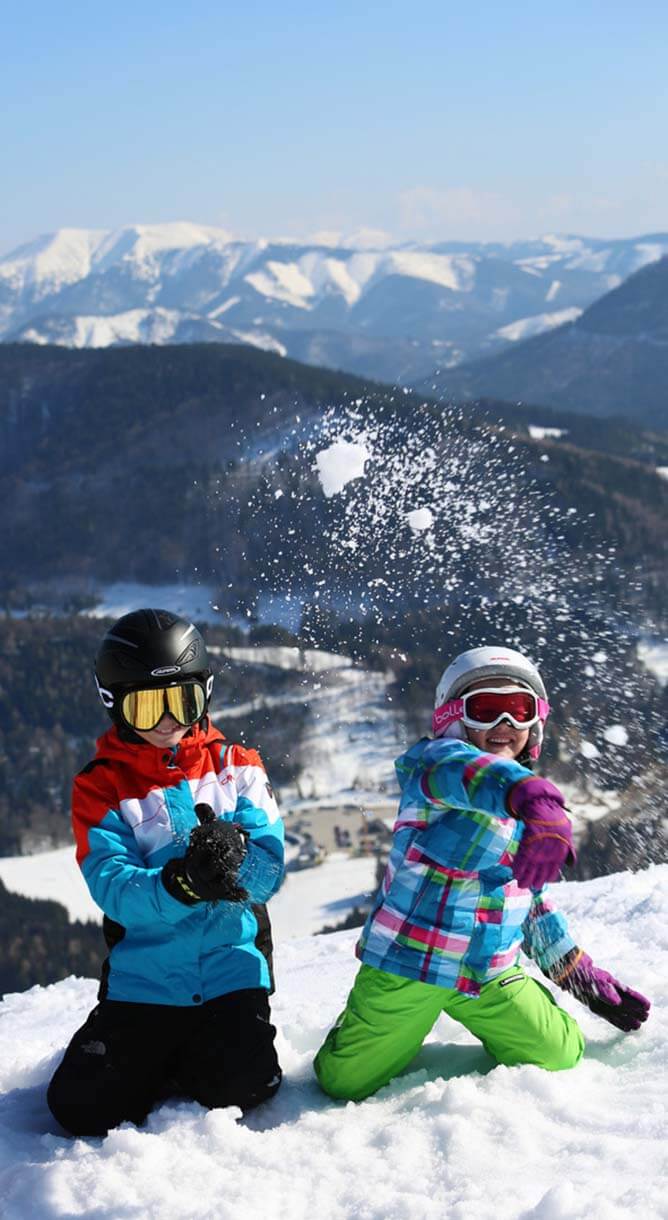 Kinder im Schnee am Annaberg