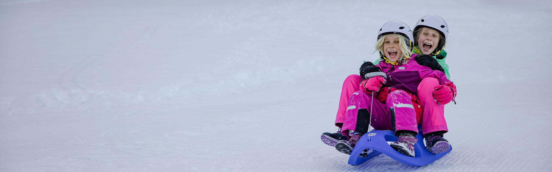 Schneespiele und Zipfelbob-Fahren in St. Corona