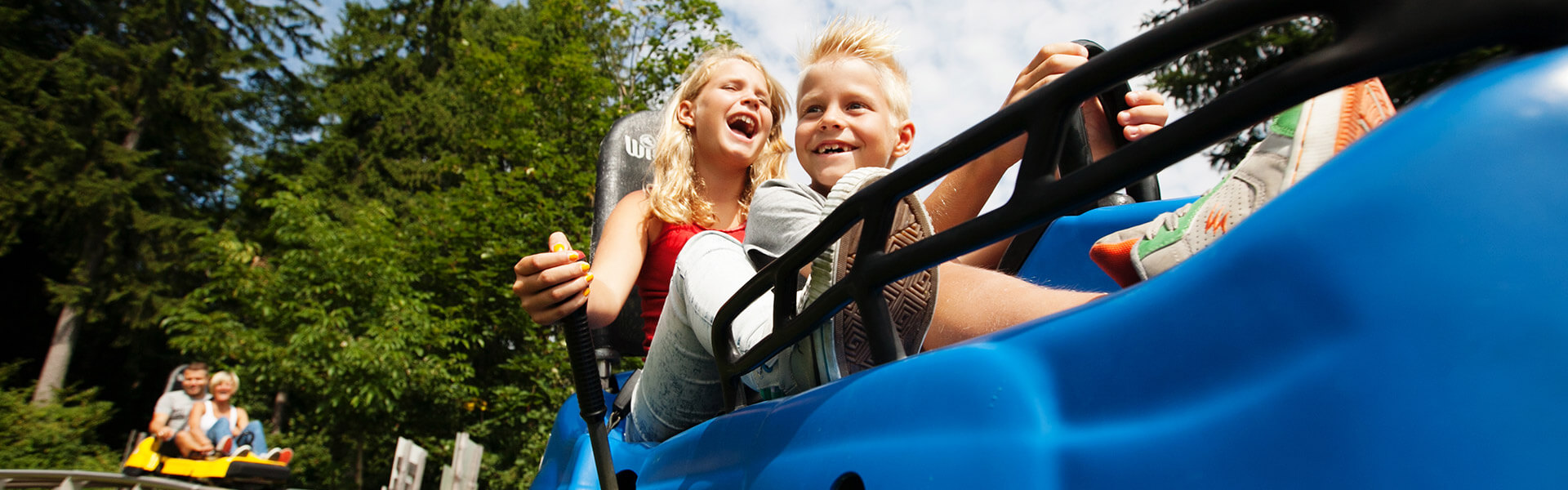 Kinder fahren im EIBL Jet