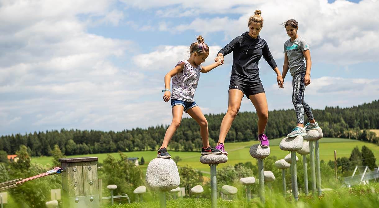 Kinder im Motorikpark St. Corona