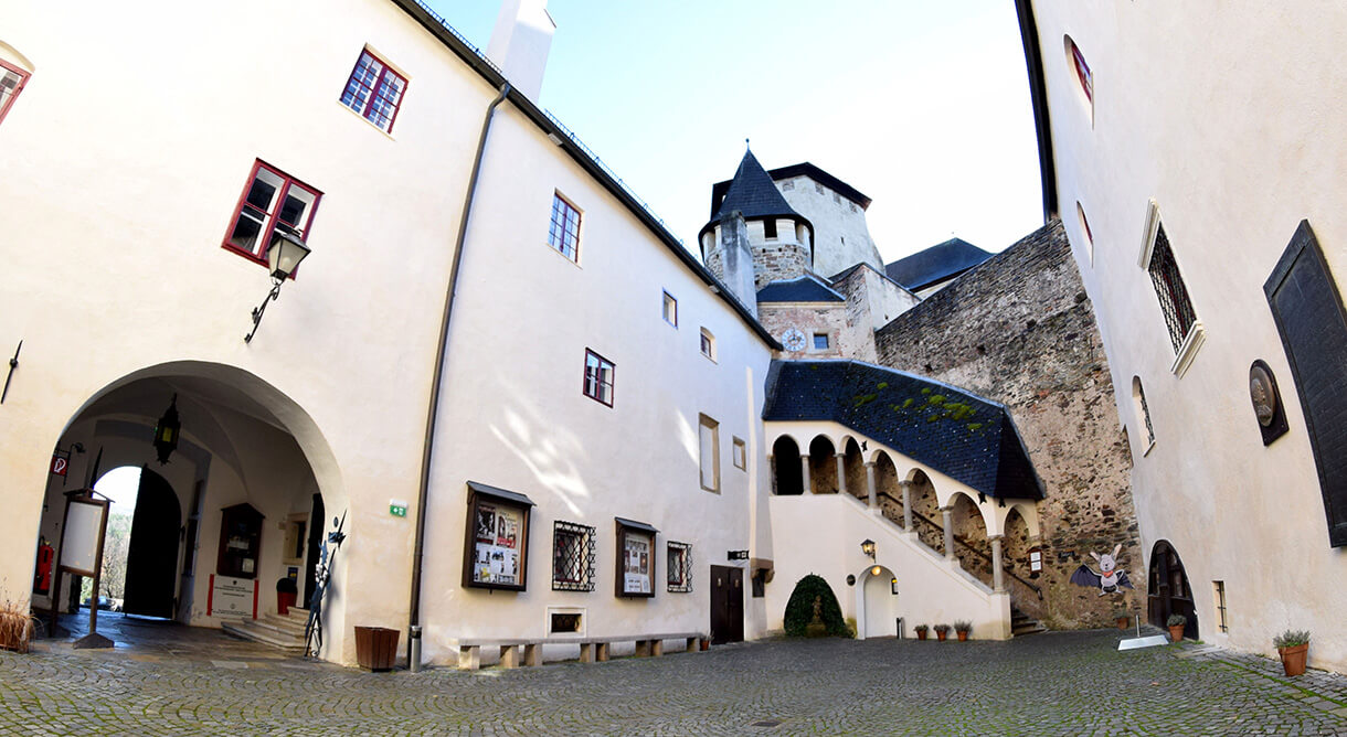 Innenhof Ritterburg Lockenhaus